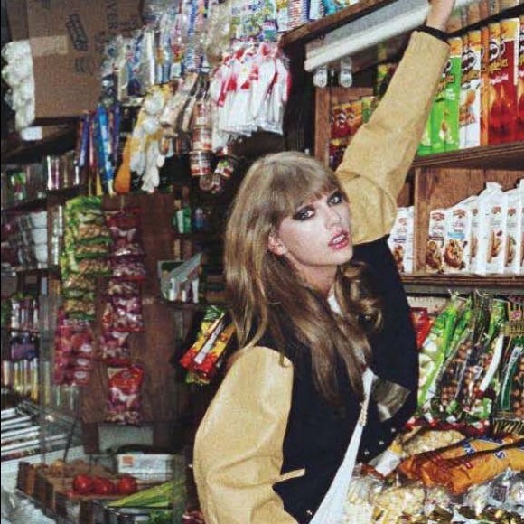 Meet your Posher, Ava - Picture 1 of 1